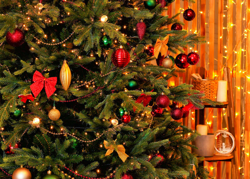 Choinki bożonarodzeniowe - dlaczego warto postawić na sztuczne drzewka? 1