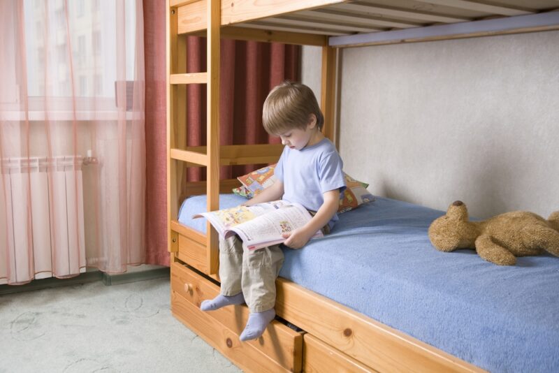 Jak urządzić sypialnię dziecka w stylu minimalistycznym? 1